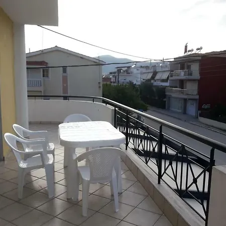 Golden Apartmán Néa Péramos